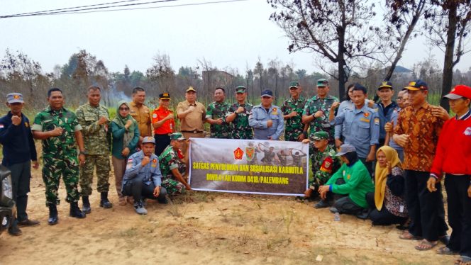 
 Tim Mabes TNI Sosialisasikan Pencegahan Karhutla di Talang Betutu,Dorong Warga kesiapsiagaan