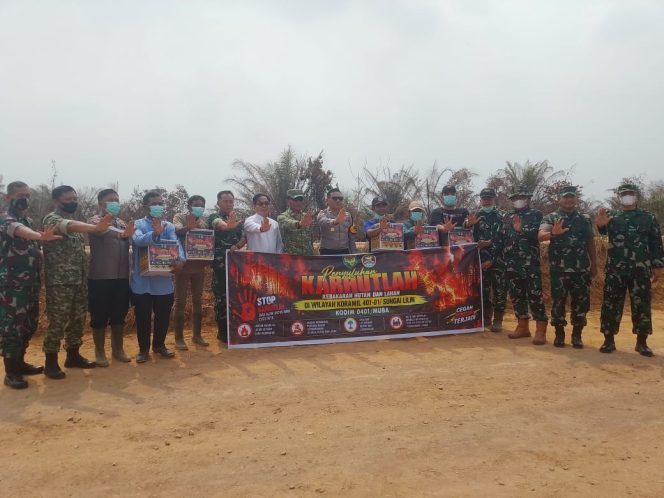 
 Tim Penyuluhan Karhutla Mabes TNI Tinjau Titik Api di Babat Supat