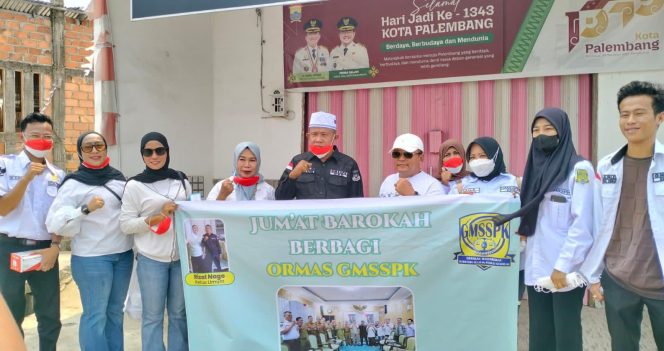 
 Gerakan Masyarakat Sumsel Peduli Keadilan Gelar Jumat Barokah, Bagikan 200 Nasi Kotak dan Masker di Palembang