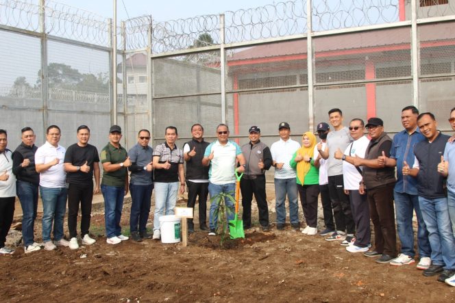 
 Jajaran Pemasyarakatan Sumatera Selatan Laksanakan Penanaman Pohon di Lapas Pagar Alam