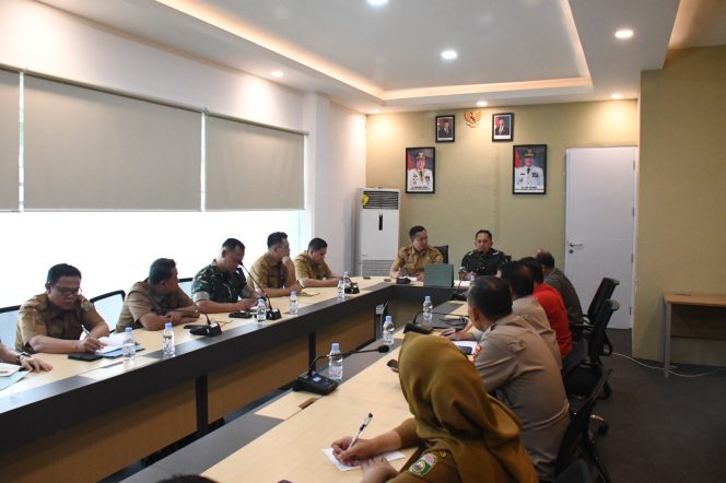 
 Danrem 044/Gapo Hadiri Rapat di BPBD, Perkuat Sinergi Penanganan Karhutla