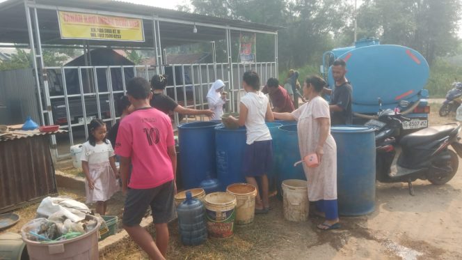 
 Peduli Kemarau PDK KOSGORO 1957 Palembang Salurkan Air Bersih Di Talang Petai Kelurahan Plaju Darat