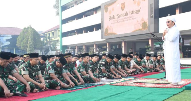 
 Kasrem 044/Gapo Hadiri Shalat Istisqa di Makodam II/Sriwijaya, Mohon Turunnya Hujan dan Kemudahan dalam Penanganan Karhutla