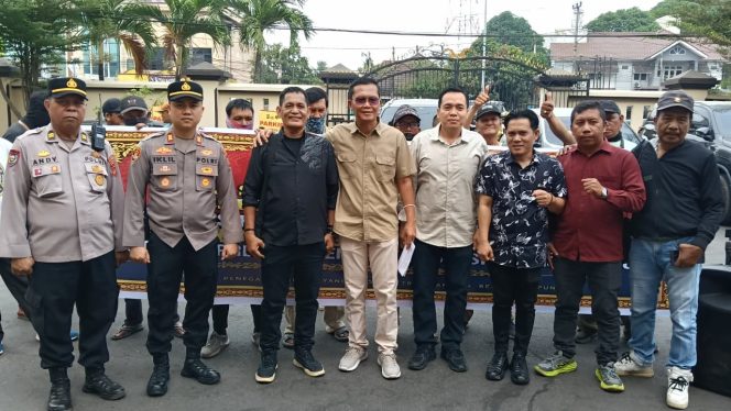 
 CACA Sumsel Gelar Aksi Damai di Polda Sumsel, Desak Pengusutan Tuntas Dugaan Pungli Dana Revitalisasi Sekolah