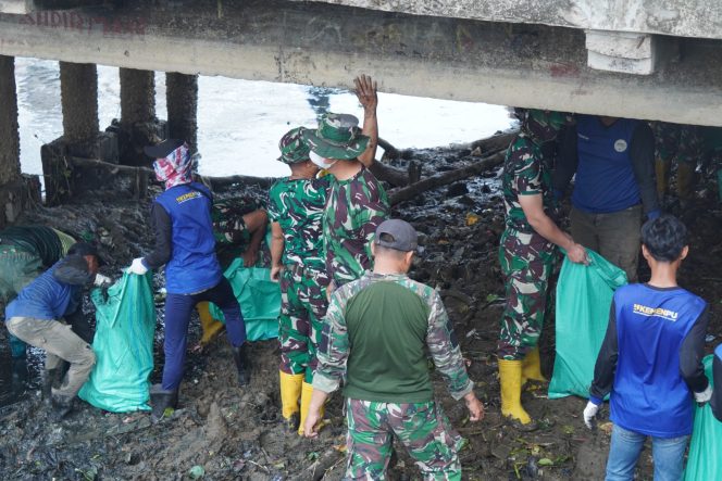 
 Kodim 0418/Palembang Lanjutkan Pembersihan Anak Sungai Sekanak dan Pasang Tempat Sampah ,KARYA BHAKTI INDONESIA ASRI
