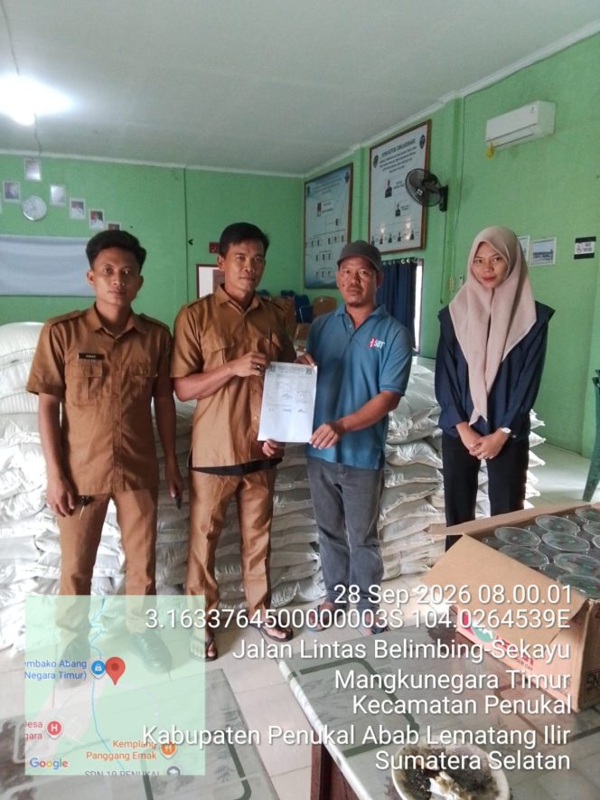 
 101 KPM Desa Mangku Negara Timur Terima Bantuan Pangan CPP, Masing-Masing Dapat 30 Kg Beras