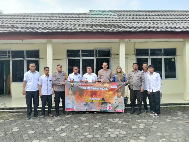
 Sosialisasi Karhutla, Polsek Gunung Megang Perkuat Peran Kades Cegah Kebakaran Lahan