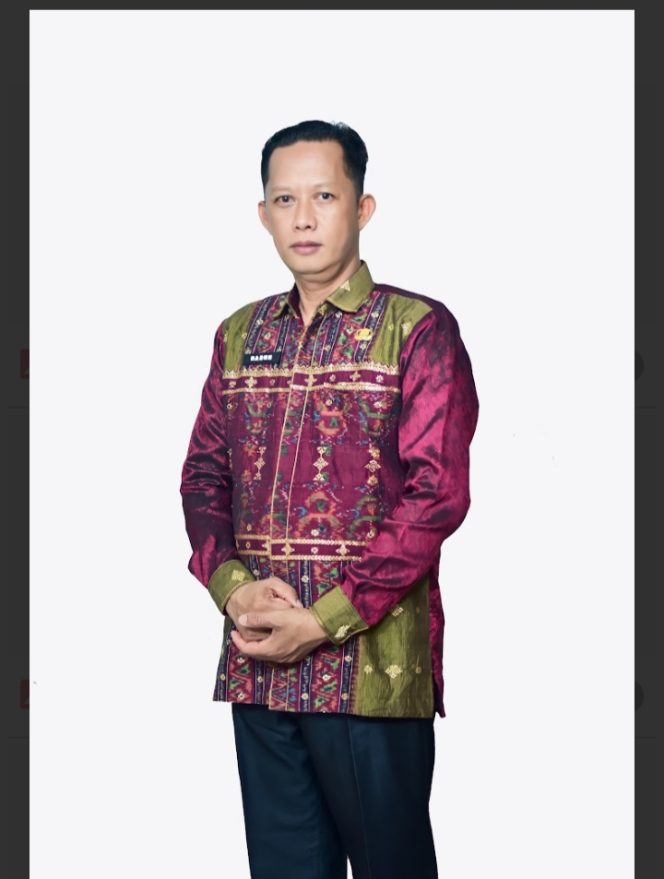 
 Kenakan Batik Kebanggaan Indonesia, Kadisdik PALI Harun, SH., MH. Ucapkan Selamat Hari Batik Nasional 2026